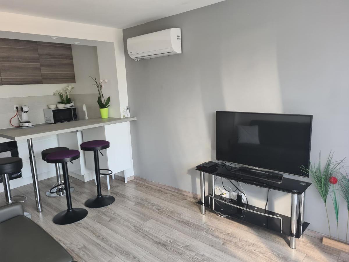 Spacieux Studio Dans Le Beaujolais Saint-Georges-de-Reneins Buitenkant foto